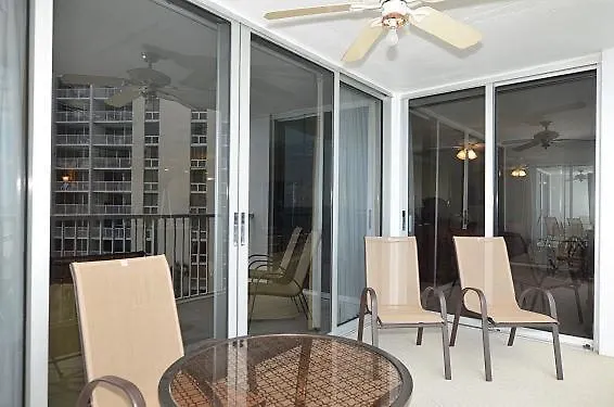 2054 Shoreline Towers Beach Front Spacious With Open Balcony Destin
