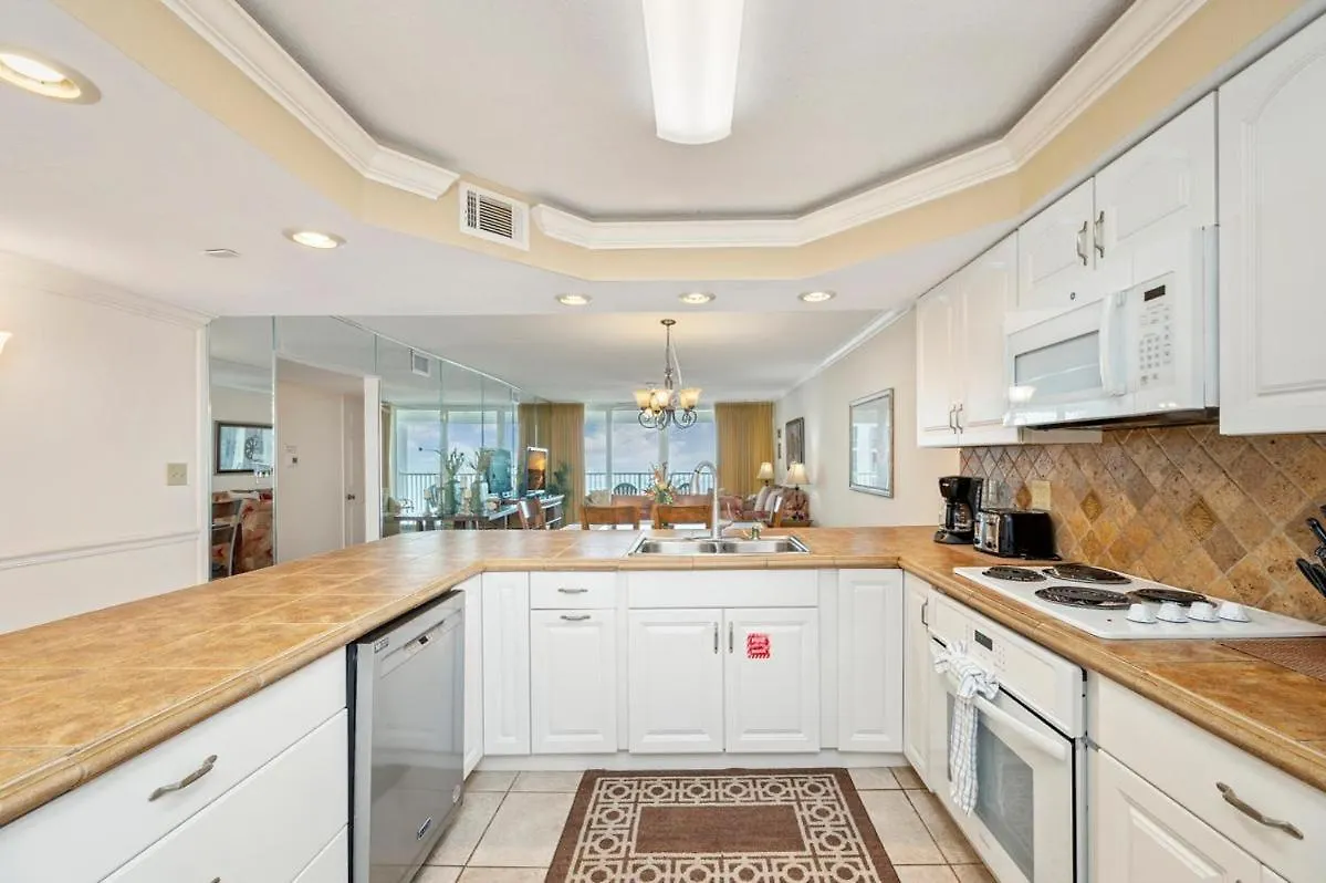 2054 Shoreline Towers Beach Front Spacious With Open Balcony Destin